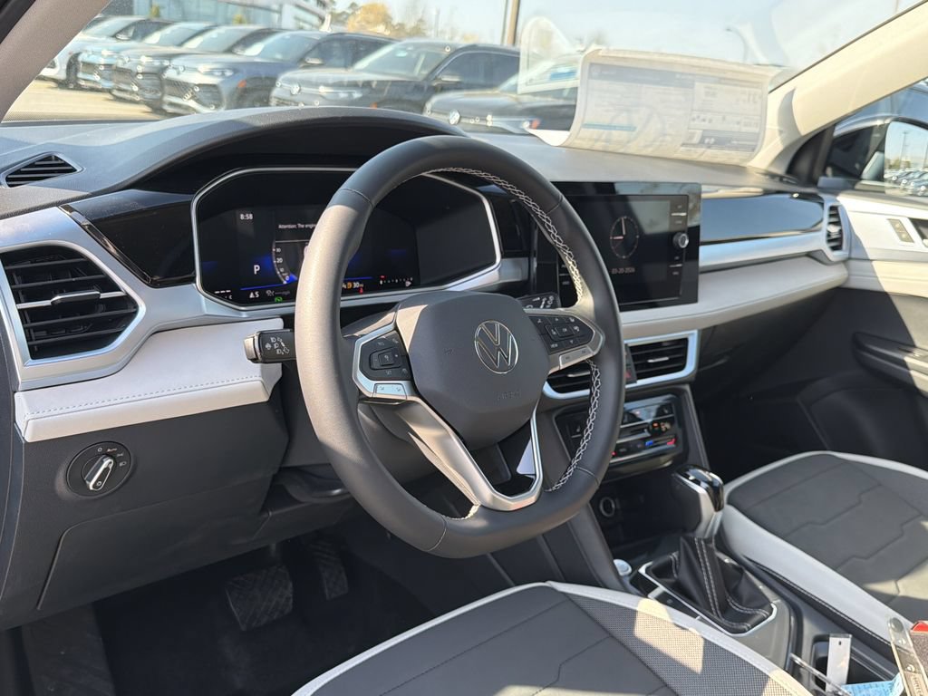 New 2026 Volkswagen Taos SE FWD image 10