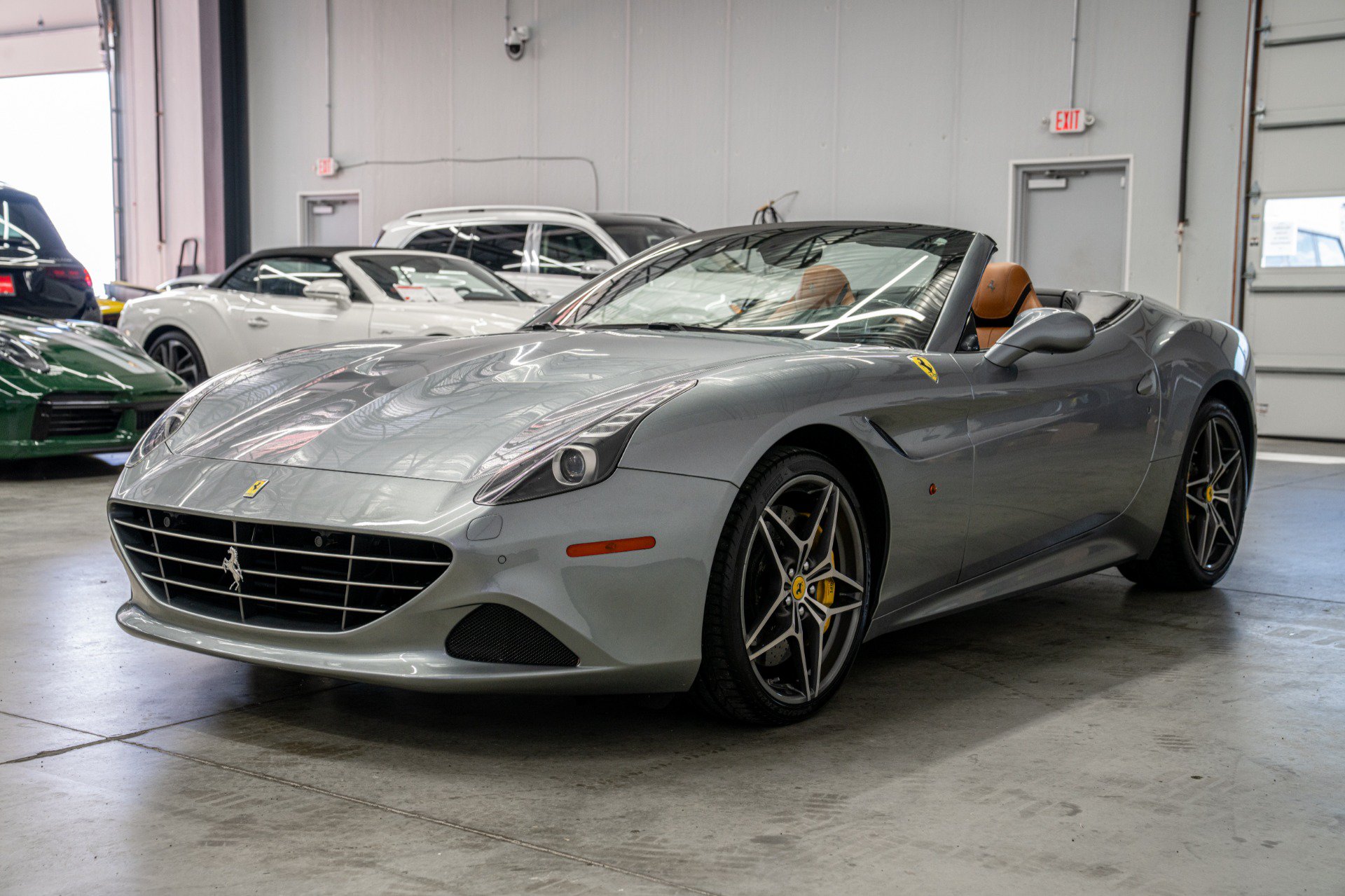 Used 2017 Ferrari California T RWD image 5