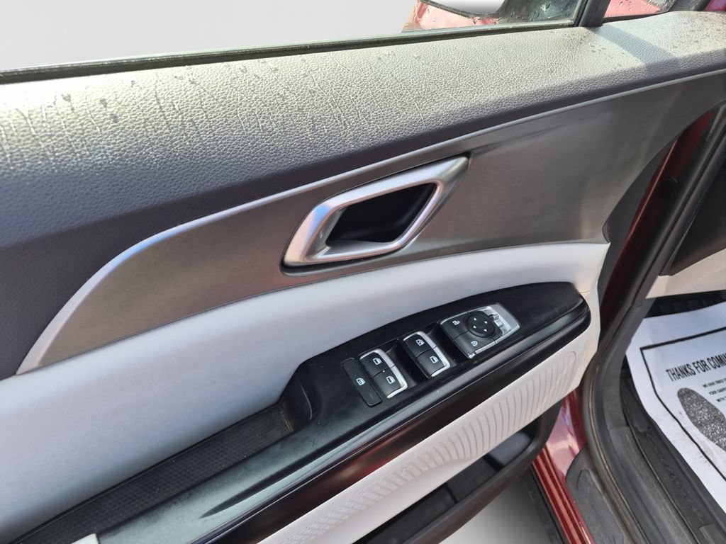 Used 2023 Kia Carnival LX FWD image 11
