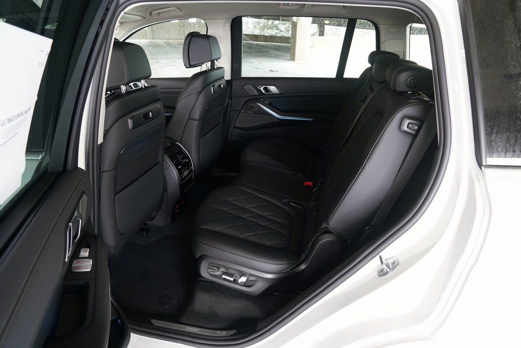 Used 2026 BMW X7 xDrive40i w/ Premium Package AWD/4WD image 29