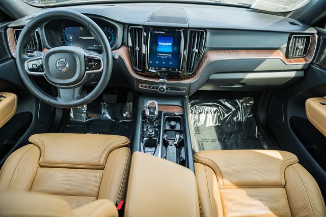 Used 2023 Volvo XC60 B5 Ultimate w/ Climate Package image 20