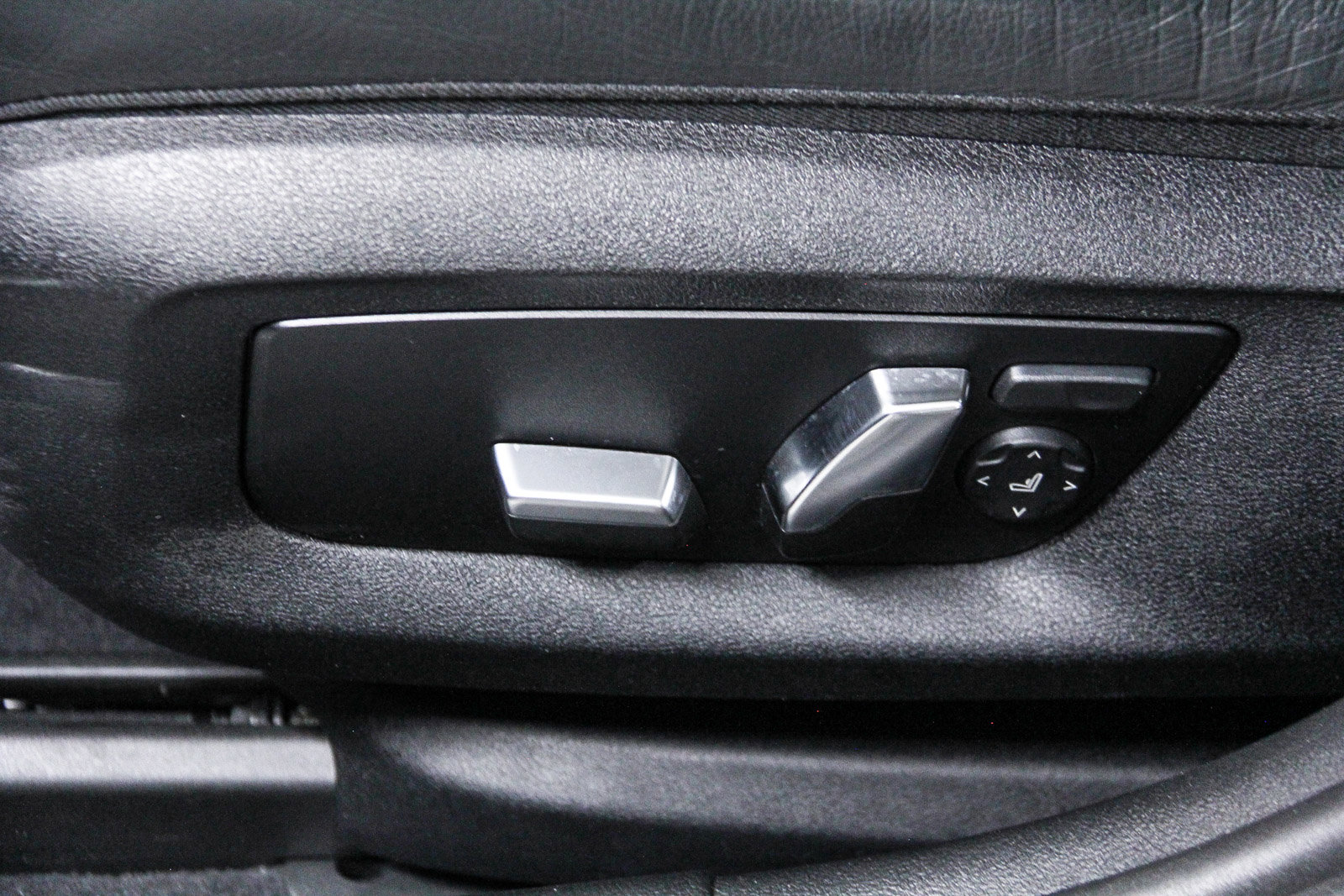 Used 2023 BMW 540i w/ M Sport Package RWD image 21