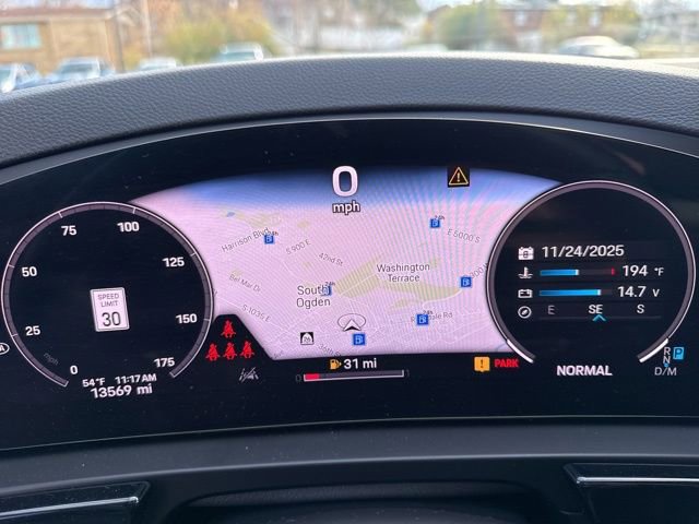 Used 2024 Porsche Cayenne w/ Premium Package image 25