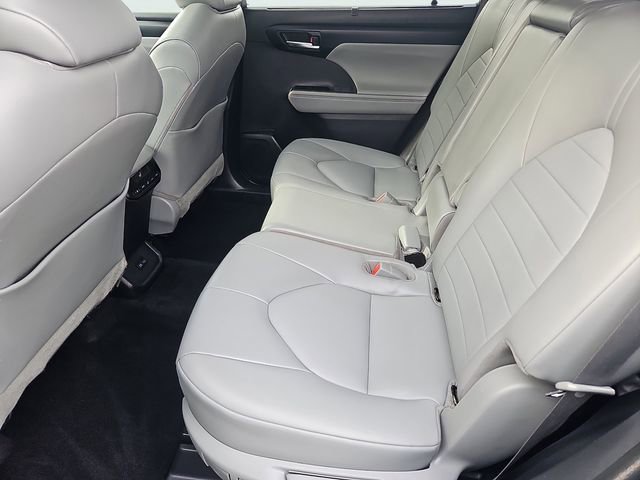Used 2022 Toyota Highlander XLE image 29