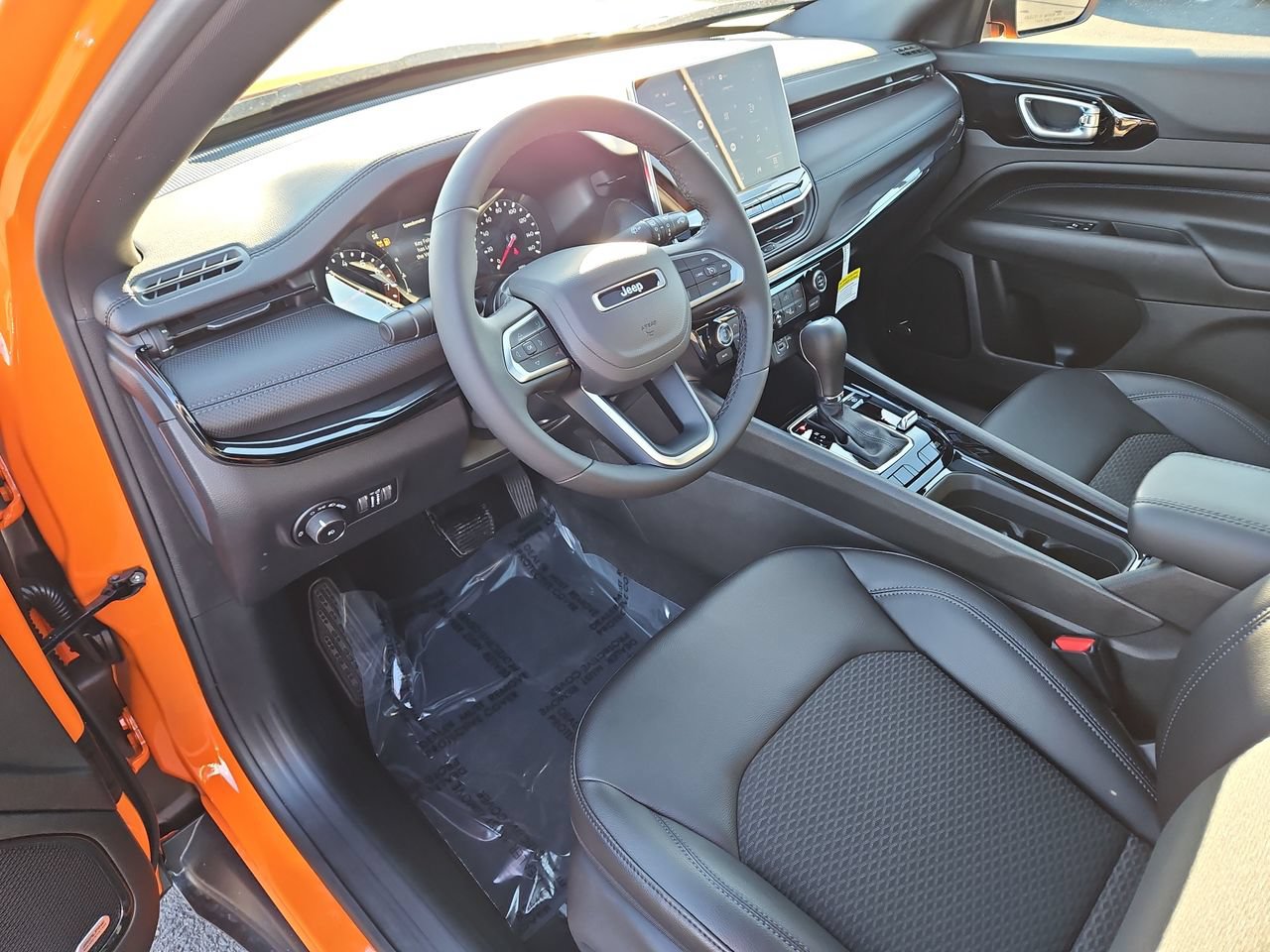 New 2026 Jeep Compass Latitude w/ Sun and Sound Group AWD/4WD image 18
