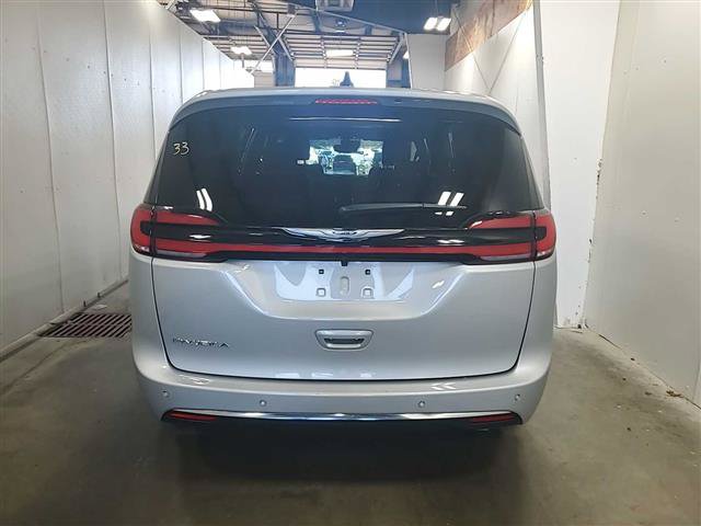 Used 2026 Chrysler Pacifica Select FWD image 5