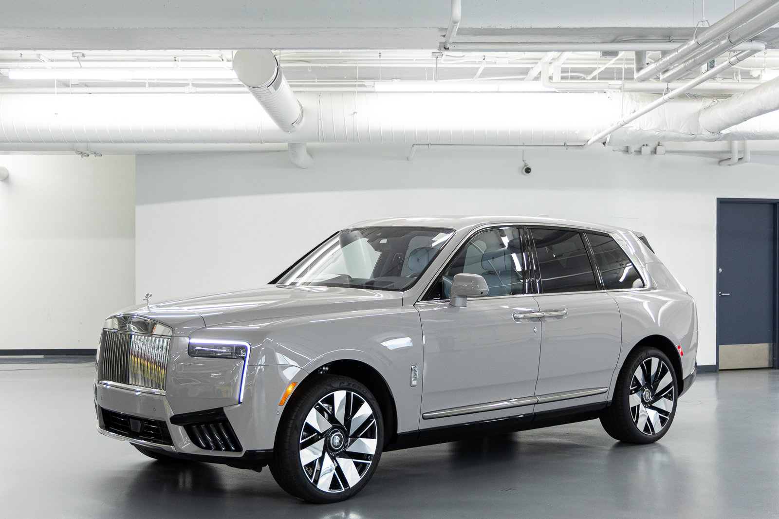 New 2027 Rolls-Royce Cullinan AWD/4WD image 1