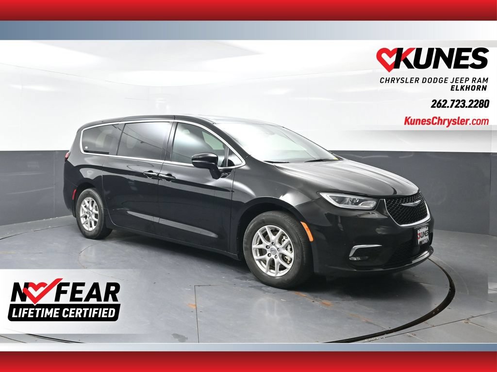 Used 2025 Chrysler Pacifica Select FWD image 1
