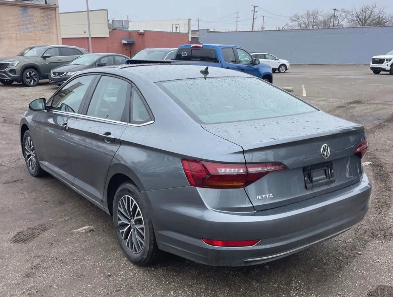 Used 2019 Volkswagen Jetta SE w/ Cold Weather Package FWD image 2
