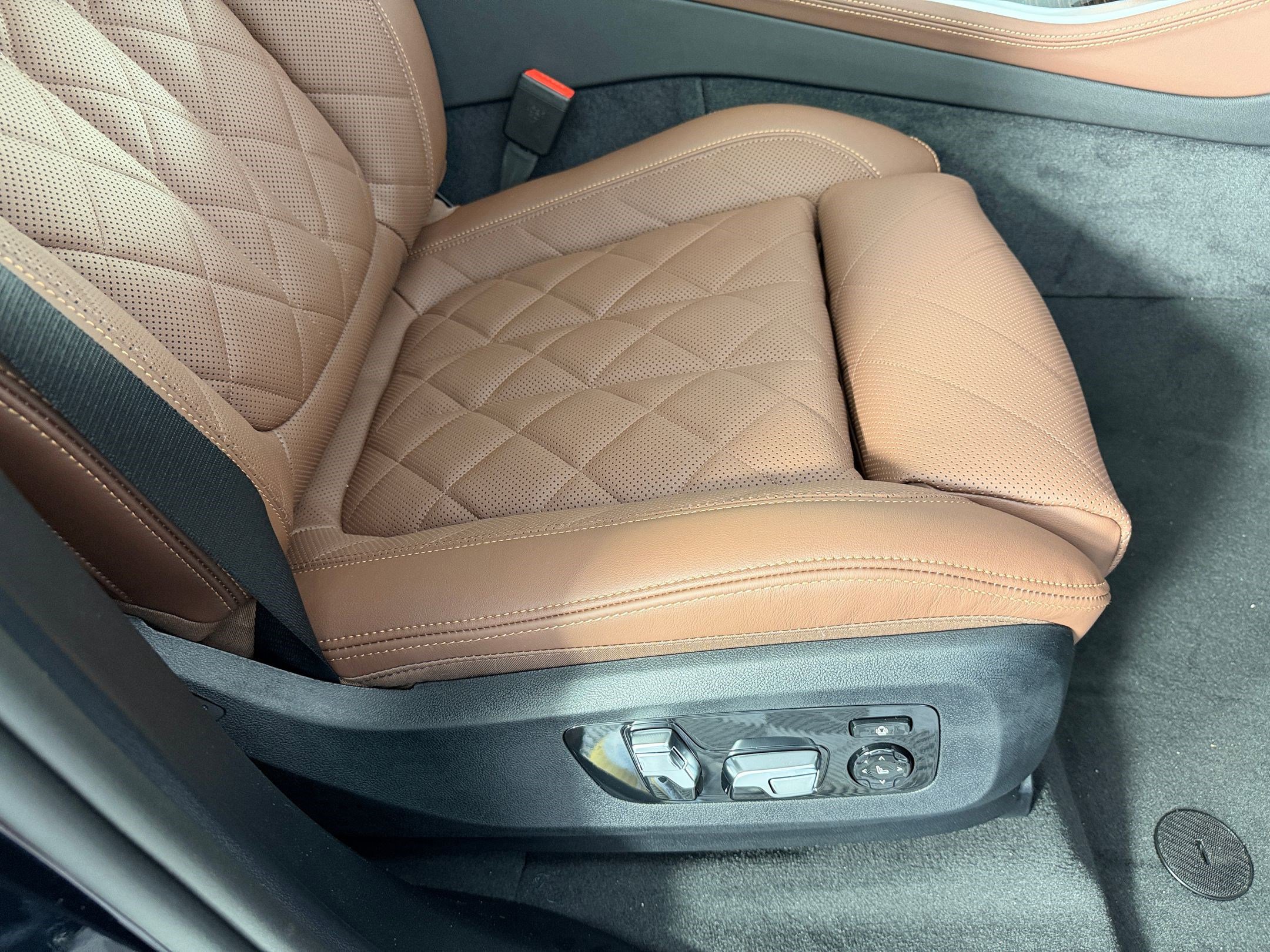 New 2026 BMW X5 xDrive50e w/ Executive Package image 34