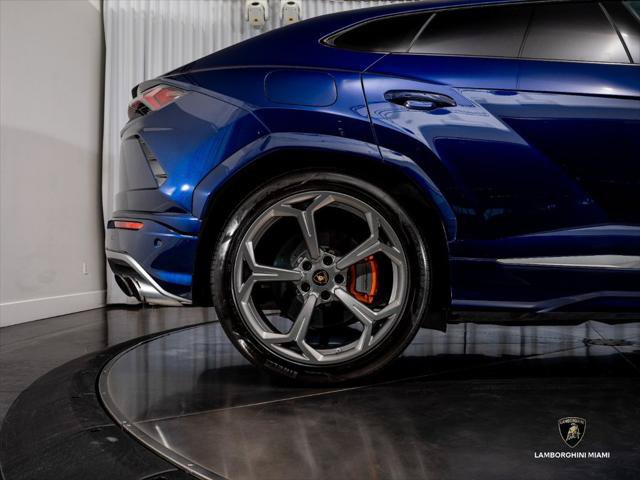 Used 2020 Lamborghini Urus AWD/4WD image 16