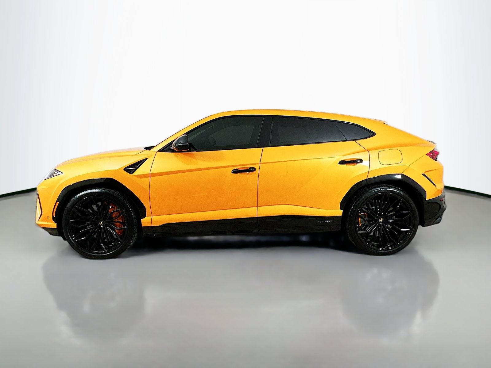 Used 2025 Lamborghini Urus SE AWD/4WD image 8