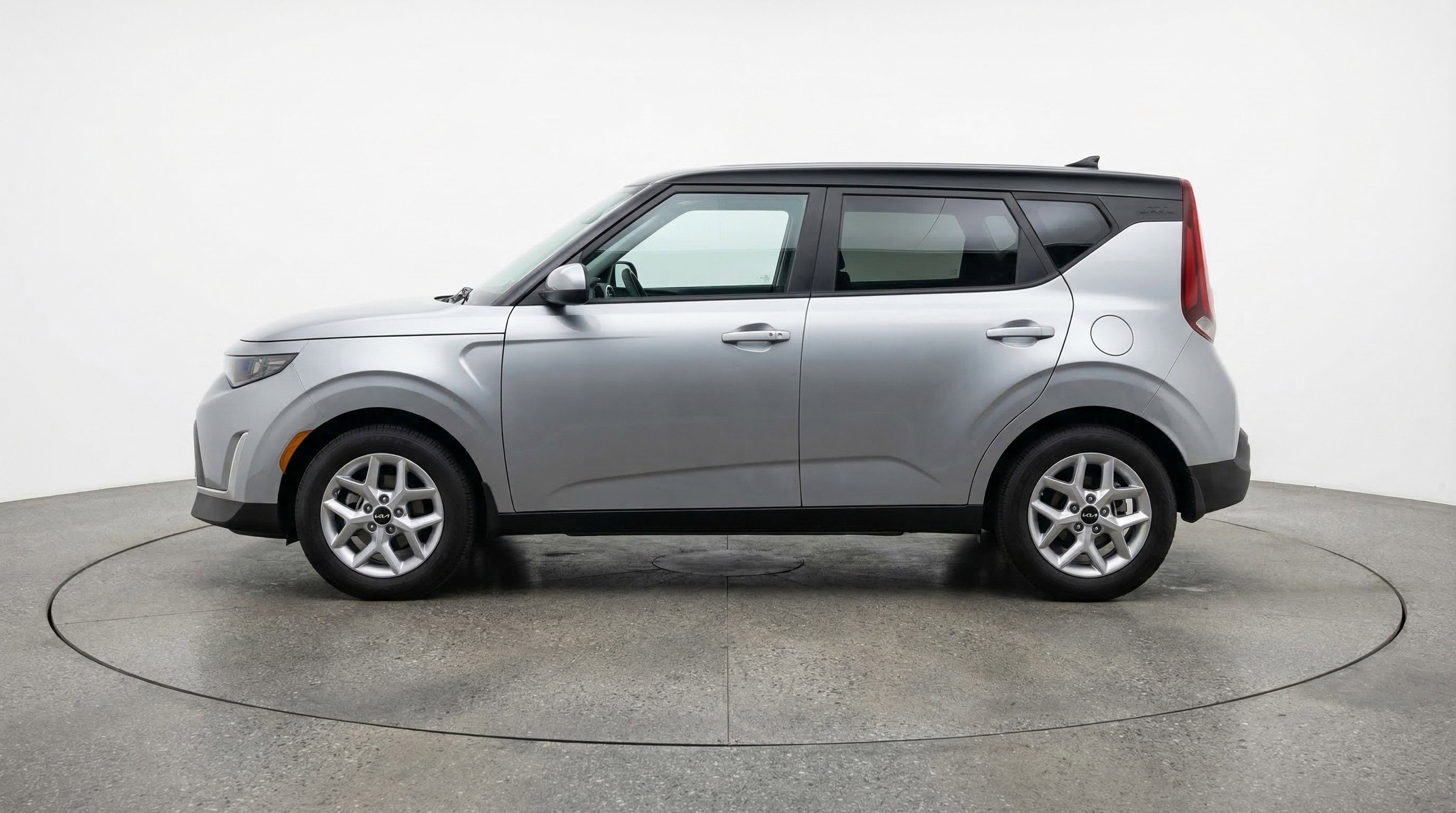 Used 2025 Kia Soul LX w/ LX Technology Package FWD image 5