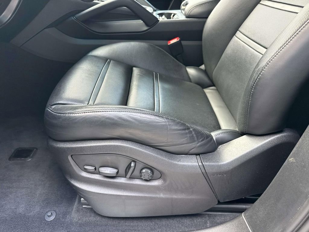 Certified 2023 Porsche Cayenne S Platinum image 21