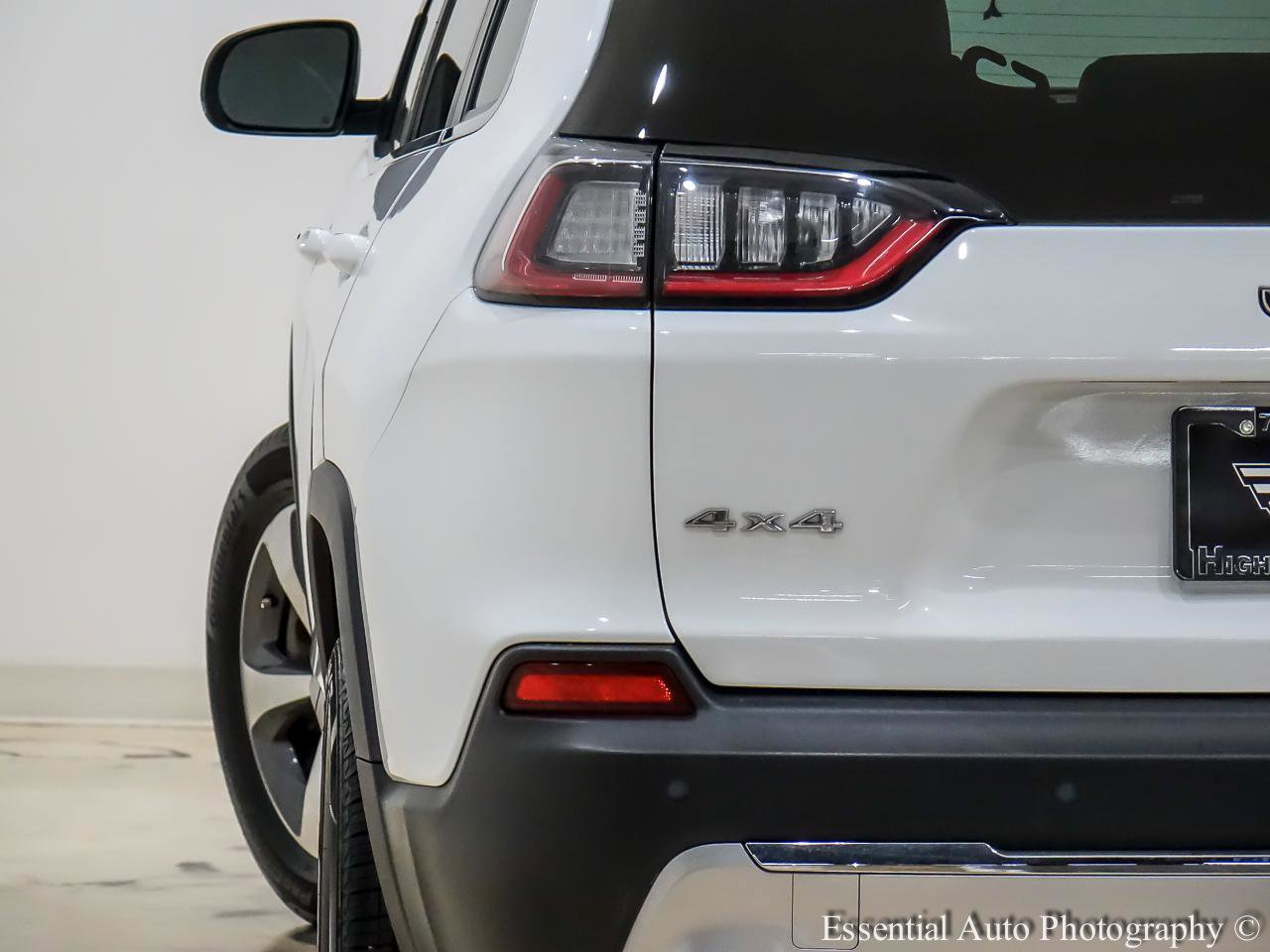 Used 2019 Jeep Cherokee Limited image 8