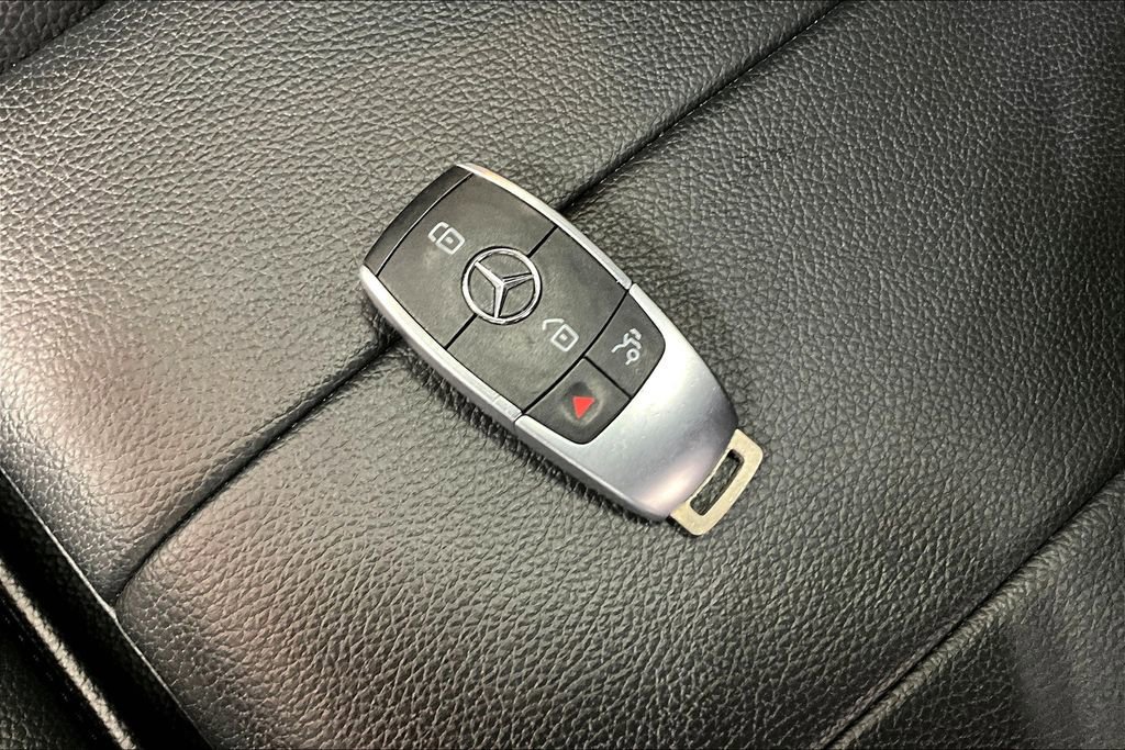 Used 2022 Mercedes-Benz GLB 250 image 13