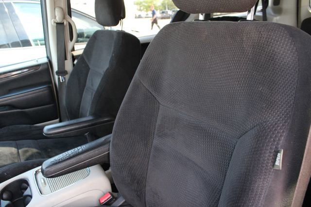 Used 2014 Dodge Grand Caravan SXT FWD image 3