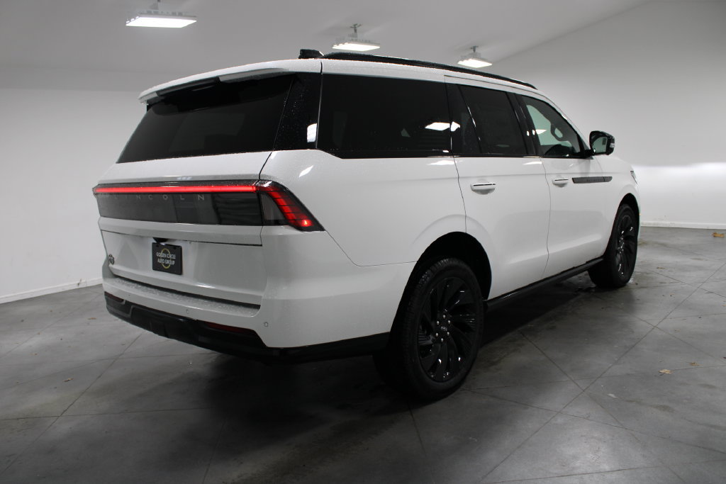 New 2026 Lincoln Navigator Reserve w/ Jet Appearance Package AWD/4WD image 8