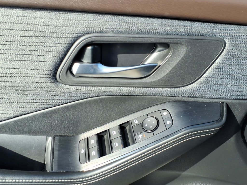Certified 2023 Nissan Rogue SV AWD/4WD image 13