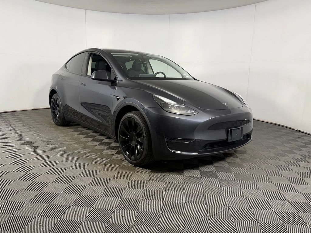 Used 2025 Tesla Model Y Long Range RWD image 3