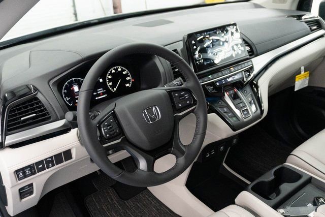 New 2026 Honda Odyssey Touring image 3