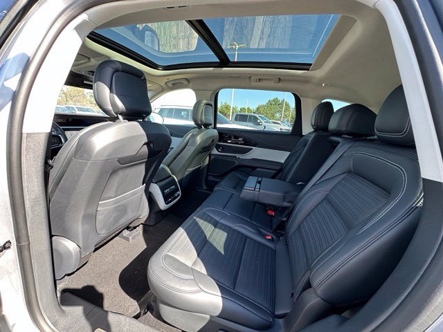 Used 2025 Lincoln Nautilus Reserve AWD/4WD image 14