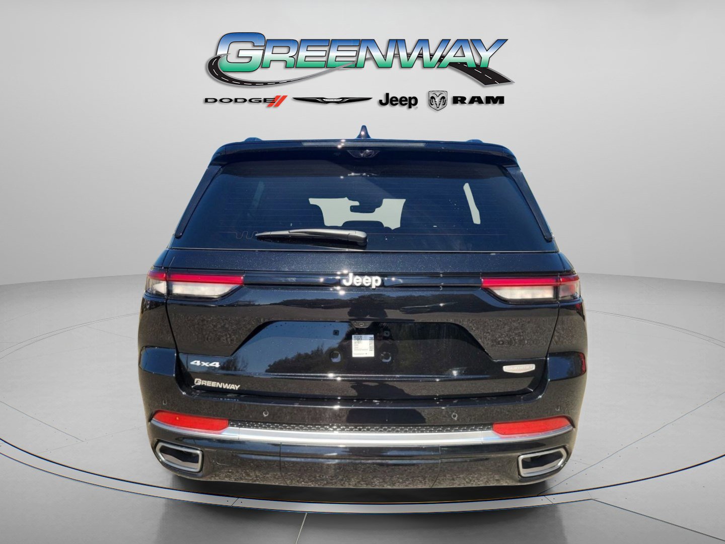 Used 2024 Jeep Grand Cherokee Summit image 2