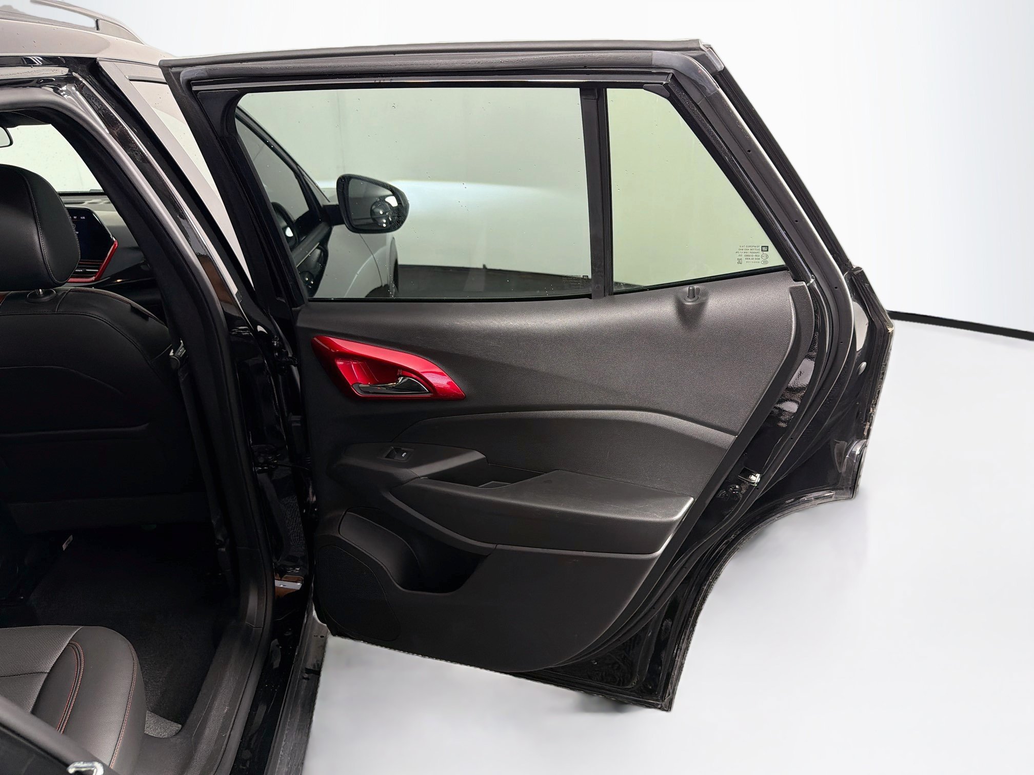 Used 2024 Chevrolet Trax RS w/ Sunroof Package FWD image 32