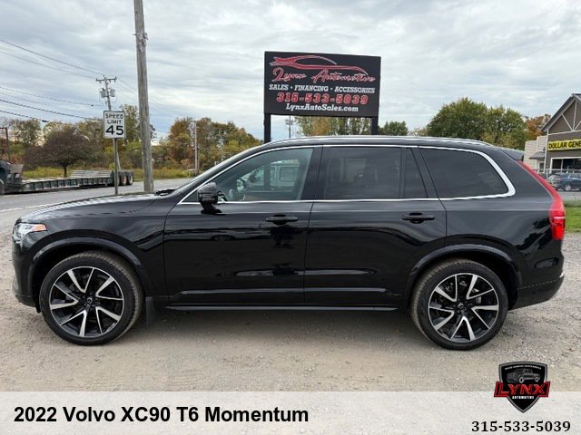 Used 2022 Volvo XC90 T6 Momentum image 2