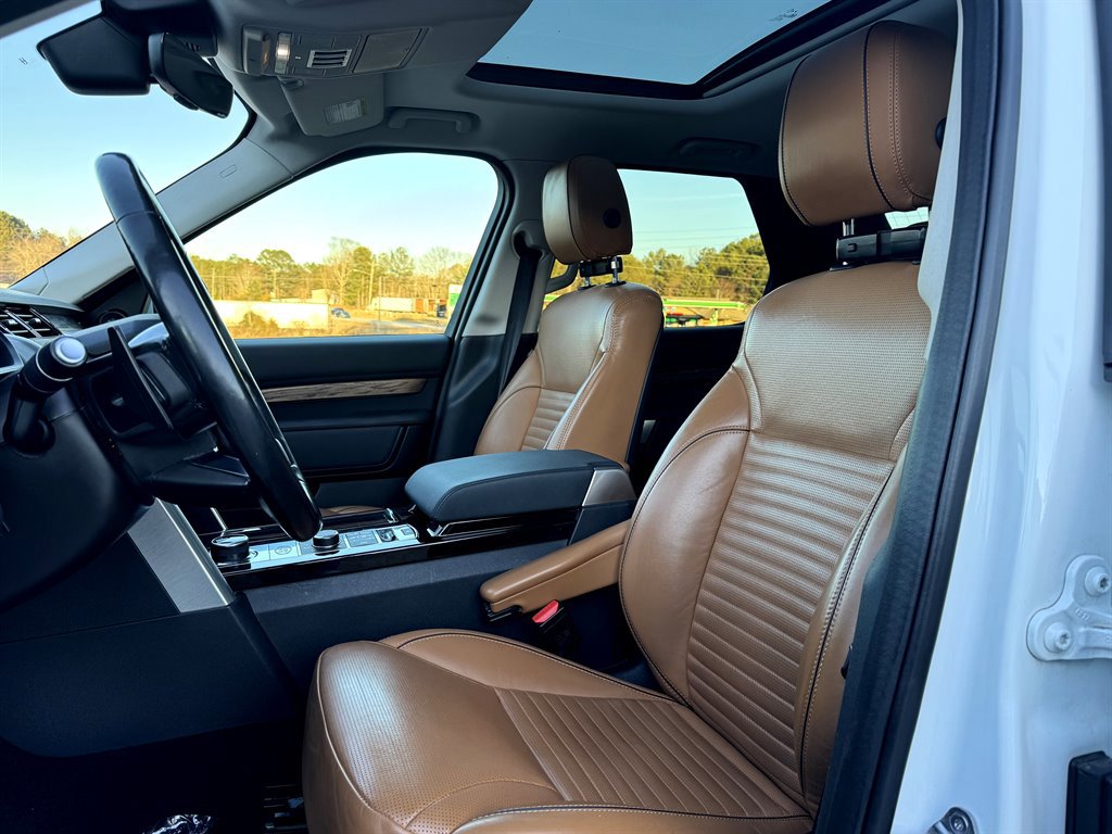 Used 2018 Land Rover Discovery HSE AWD/4WD image 3