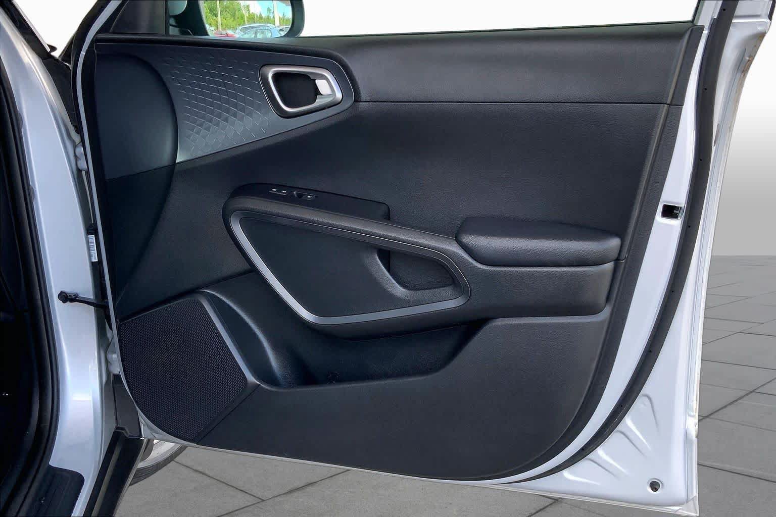 Used 2020 Kia Soul S FWD image 23