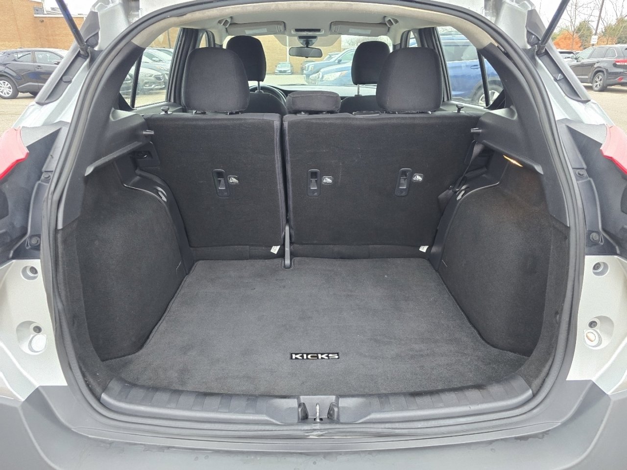 Used 2020 Nissan Kicks S image 18