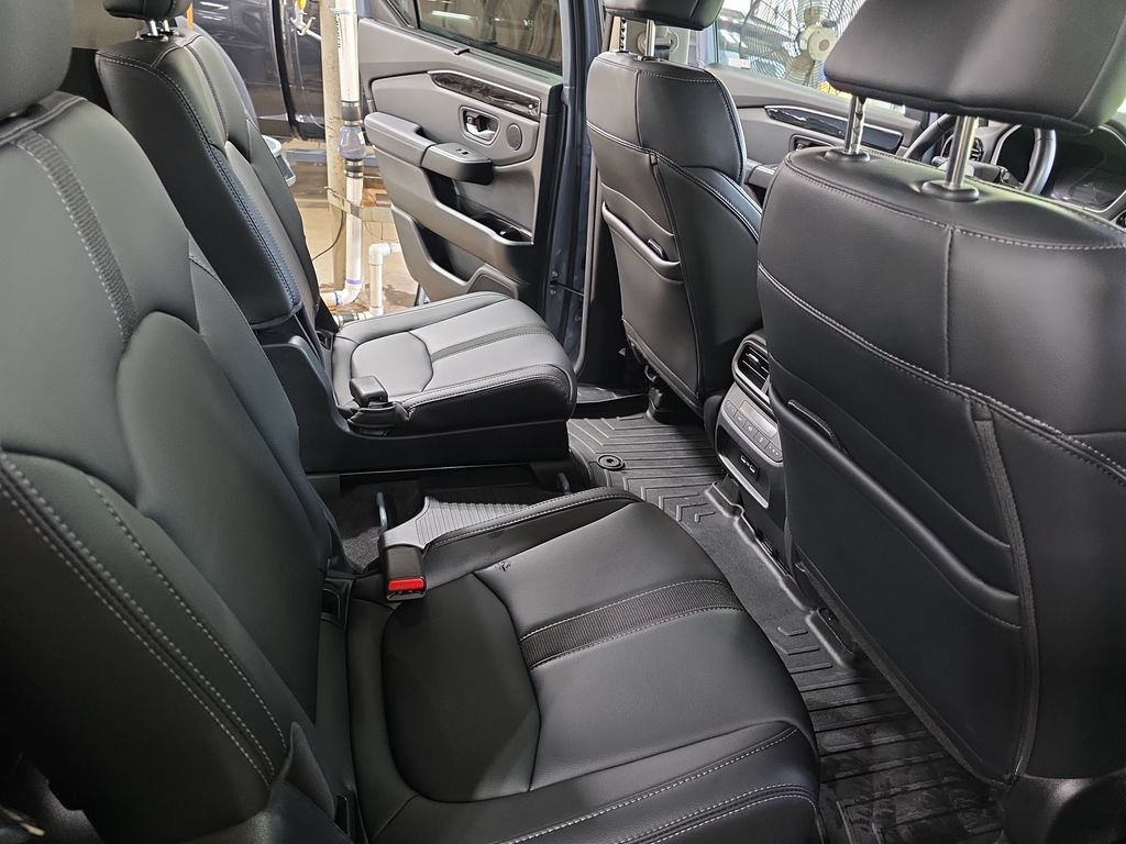 Used 2023 Honda Pilot Touring image 11