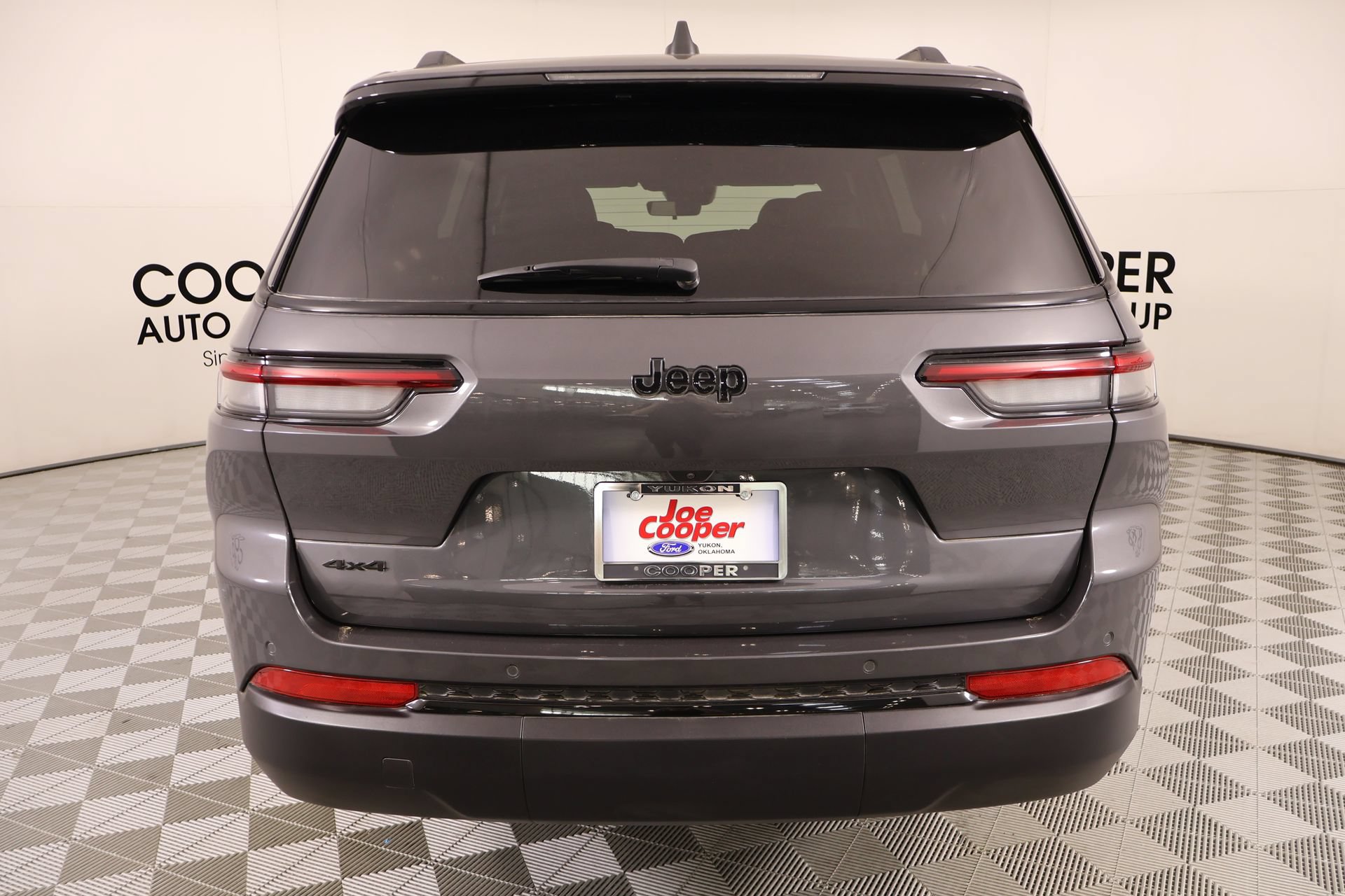Used 2025 Jeep Grand Cherokee L Altitude AWD/4WD image 23