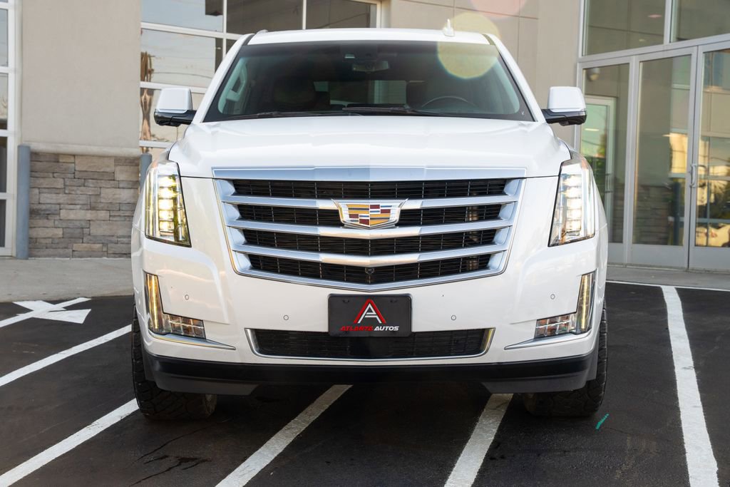 Used 2017 Cadillac Escalade Premium Luxury AWD/4WD image 4