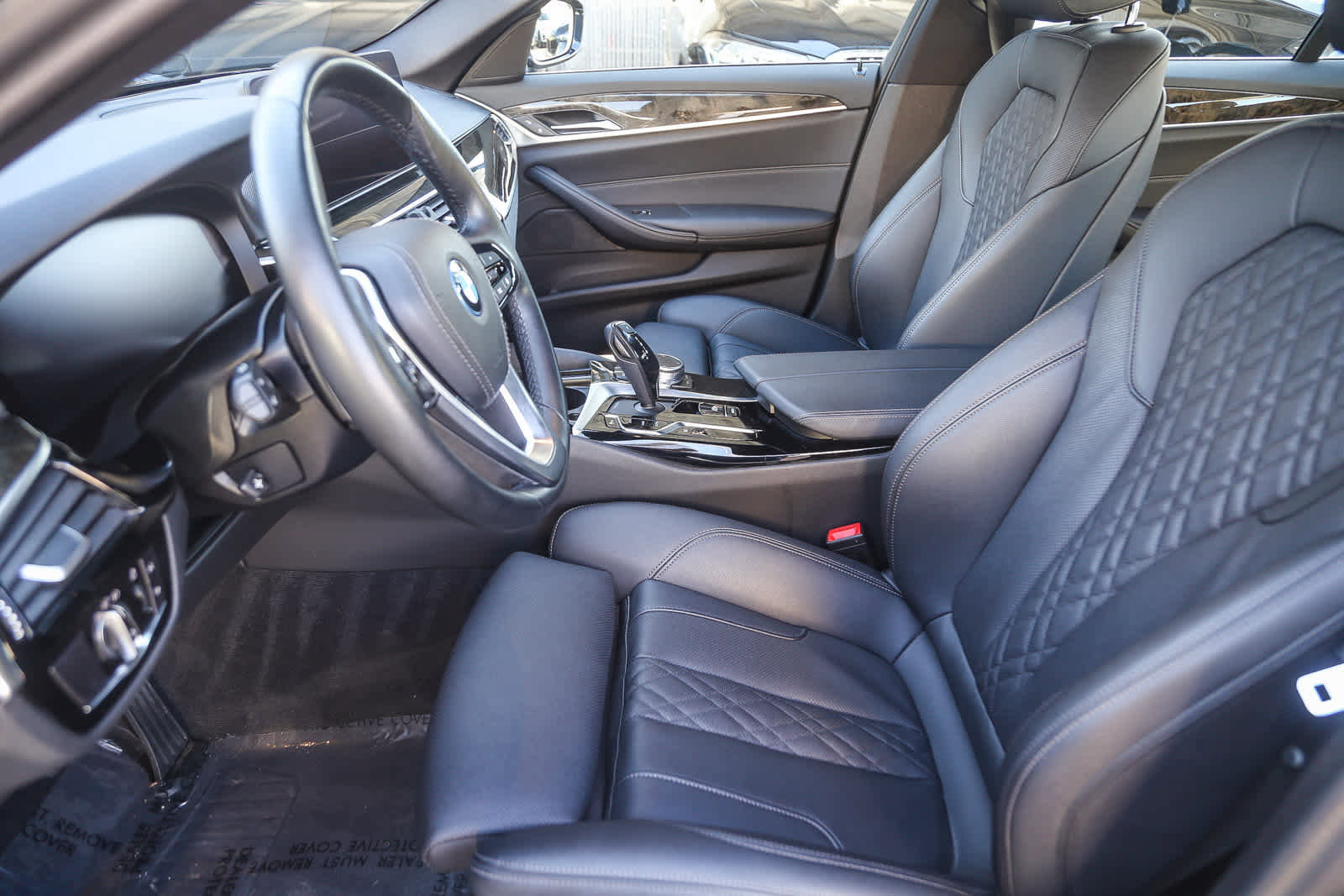 Certified 2023 BMW 530e w/ Convenience Package image 14