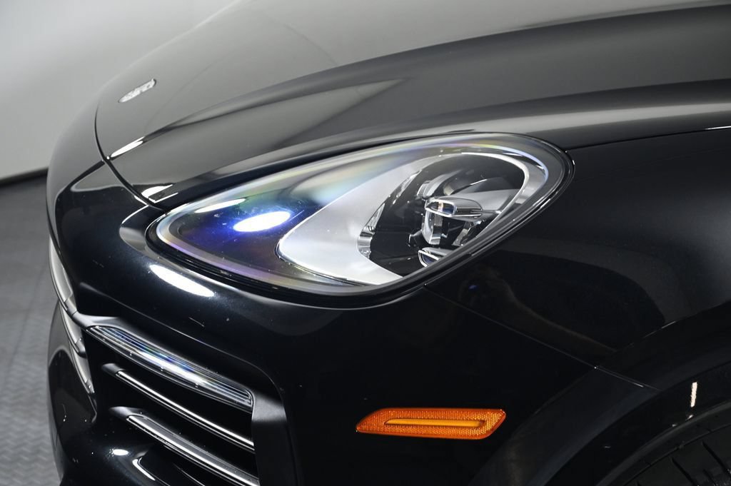 Certified 2023 Porsche Cayenne Platinum Edition AWD/4WD image 26