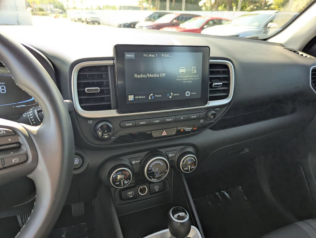 Used 2025 Hyundai Venue SEL FWD image 21