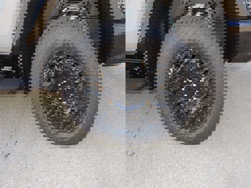 New 2025 GMC Hummer EV 2X image 15