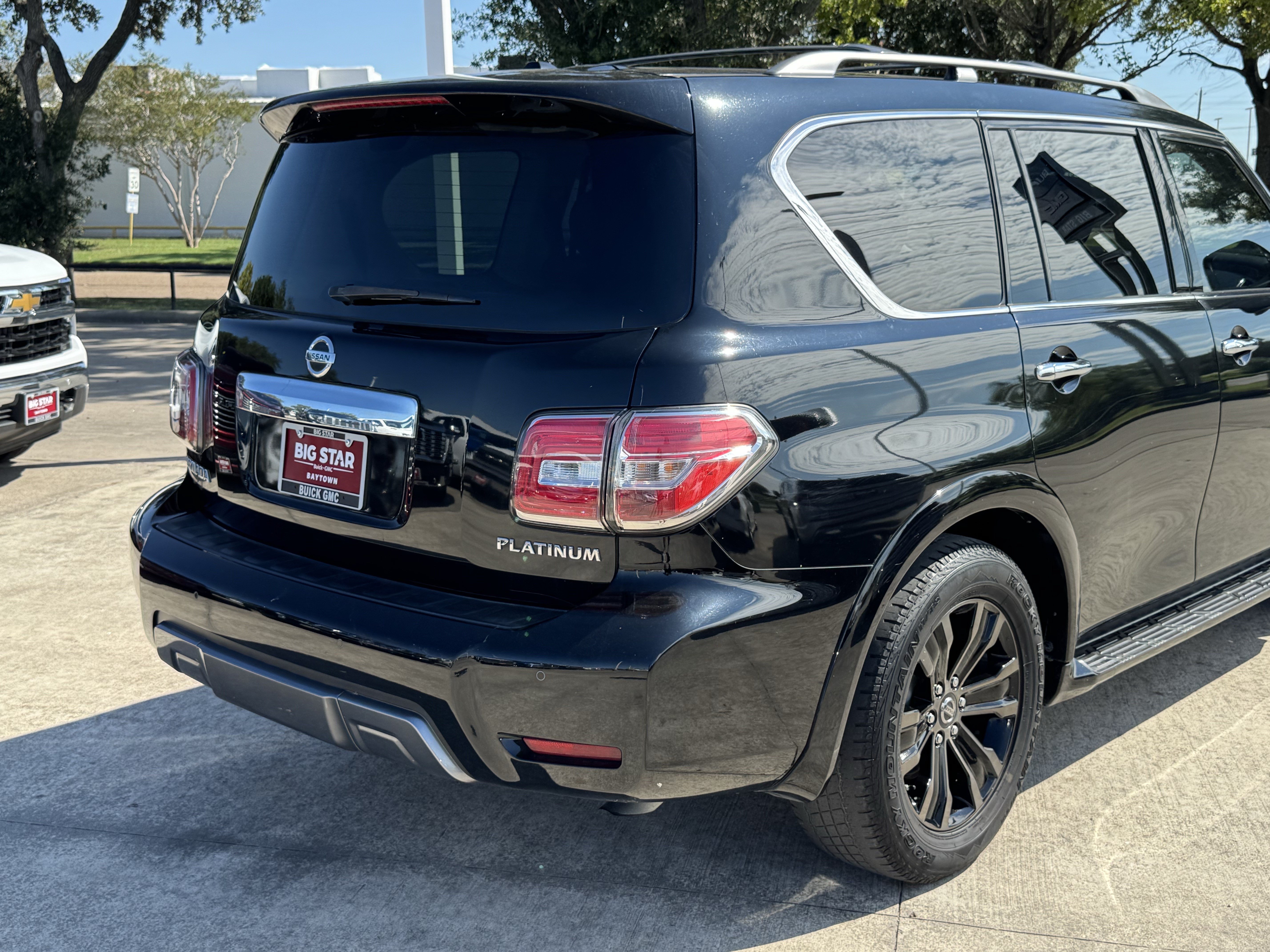 Used 2020 Nissan Armada Platinum w/ Captain's Chairs Package RWD image 7