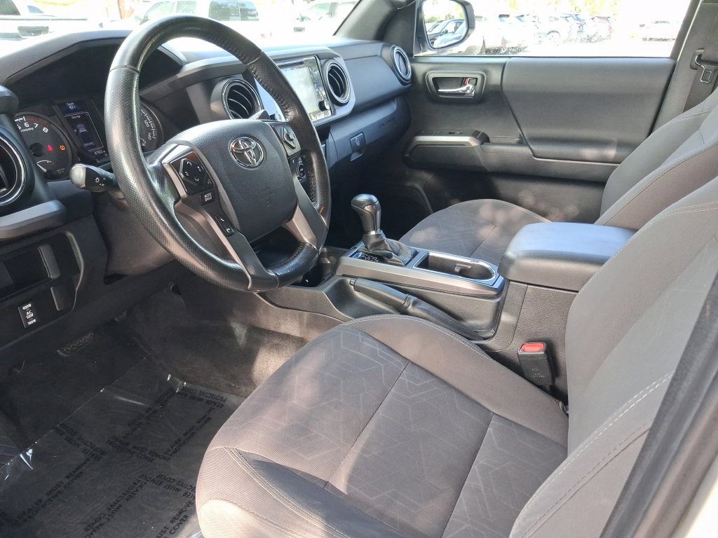 Used 2016 Toyota Tacoma TRD Sport w/ Towing Package AWD/4WD image 11