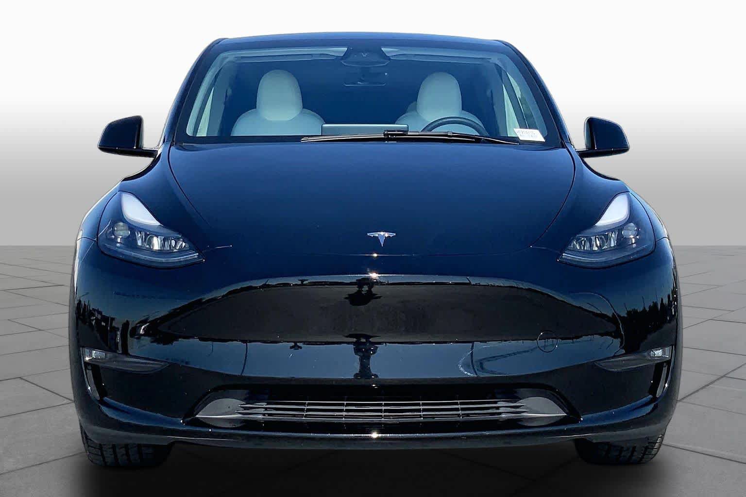 Used 2024 Tesla Model Y Long Range AWD/4WD image 3