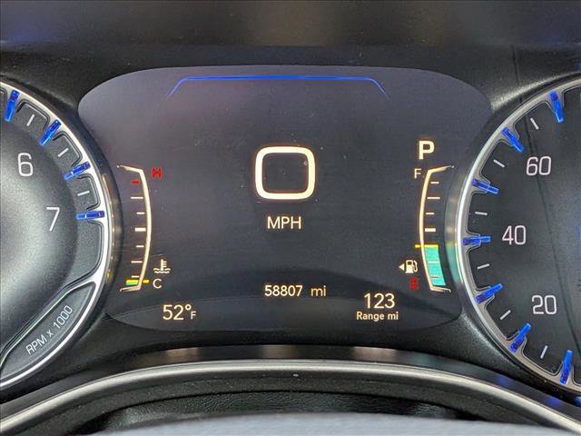 Used 2024 Chrysler Pacifica Touring-L FWD image 11