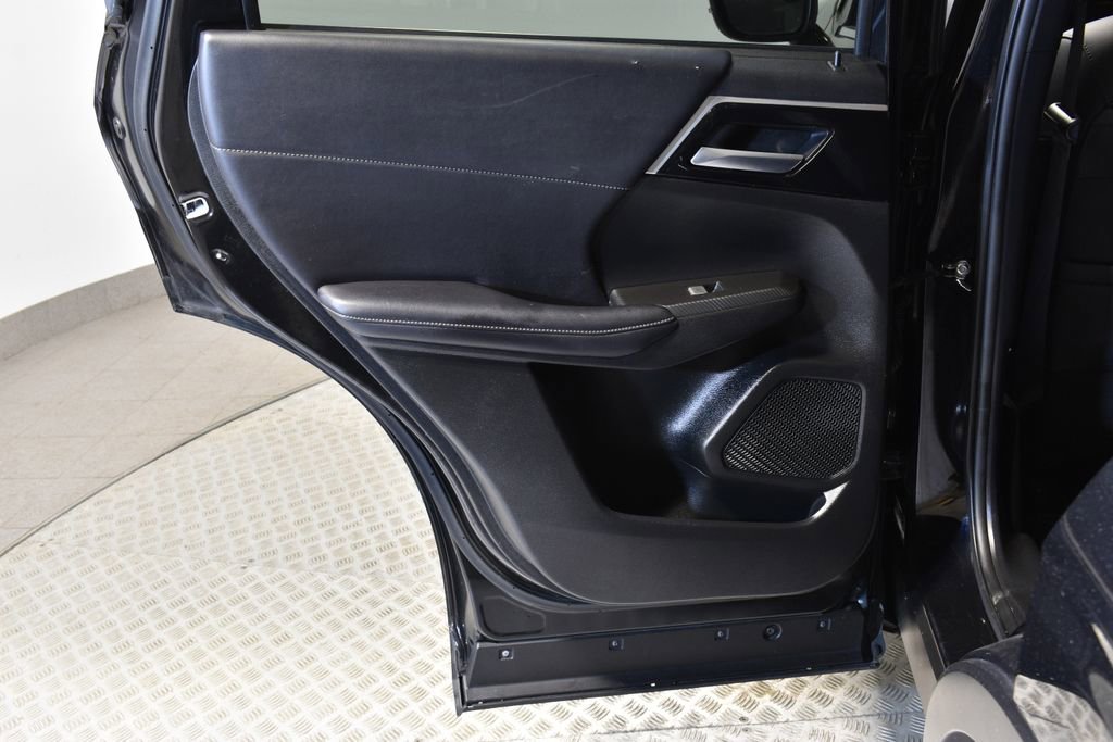 Used 2024 Mitsubishi Outlander SE Black Edition image 25