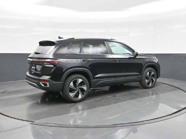 Used 2026 Volkswagen Taos SE w/ Panoramic Sunroof Package AWD/4WD image 7
