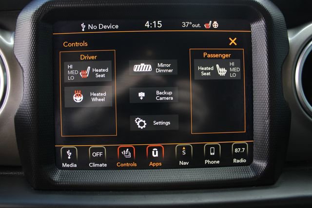 Used 2018 Jeep Wrangler Unlimited Sahara image 3