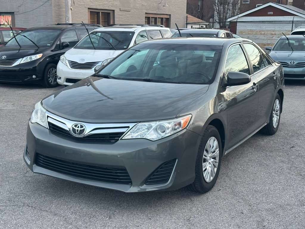 Used 2014 Toyota Camry L image 3