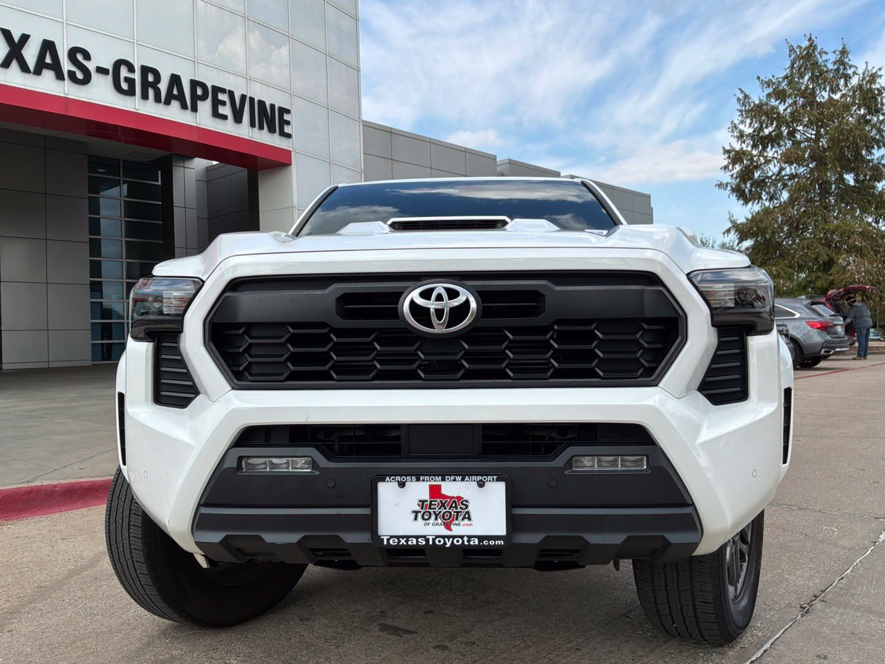 Used 2024 Toyota Tacoma TRD Sport w/ TRD Sport Upgrade Package RWD image 3