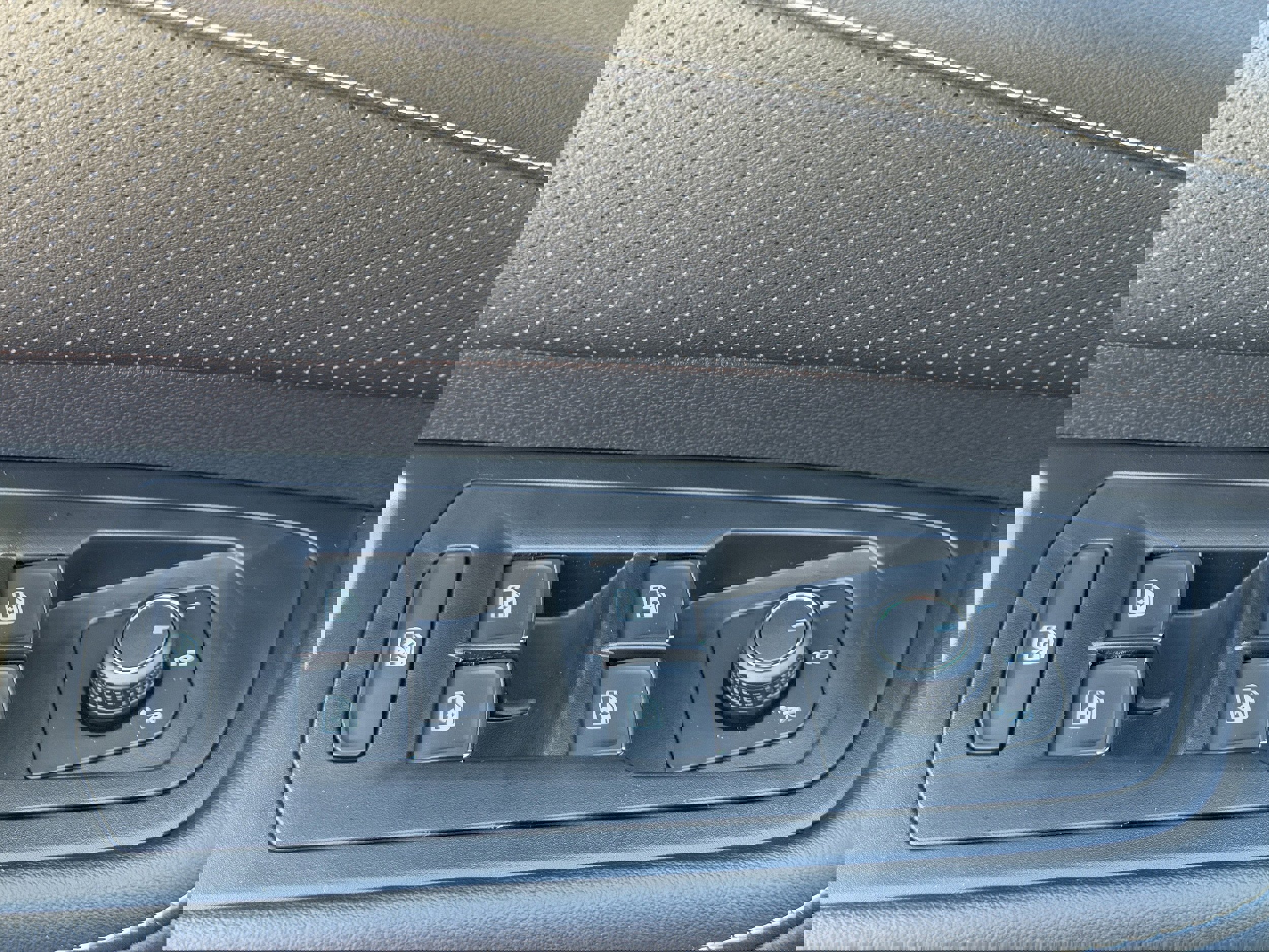 New 2026 Volkswagen Atlas Cross Sport SE image 15