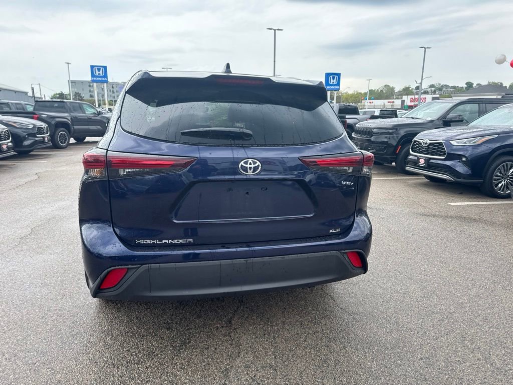 Used 2025 Toyota Highlander XLE AWD/4WD image 12